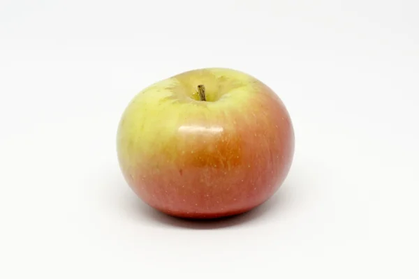 Discovery apples showing the colour and shape of harvested fruit