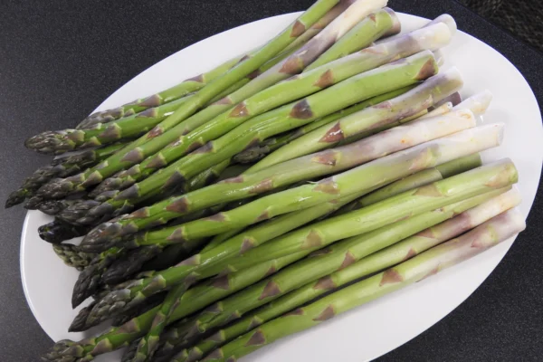 Fresh harvested asparagus spears