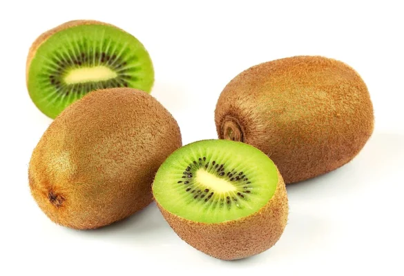 Whole and cut Hayward kiwifruit with green flesh